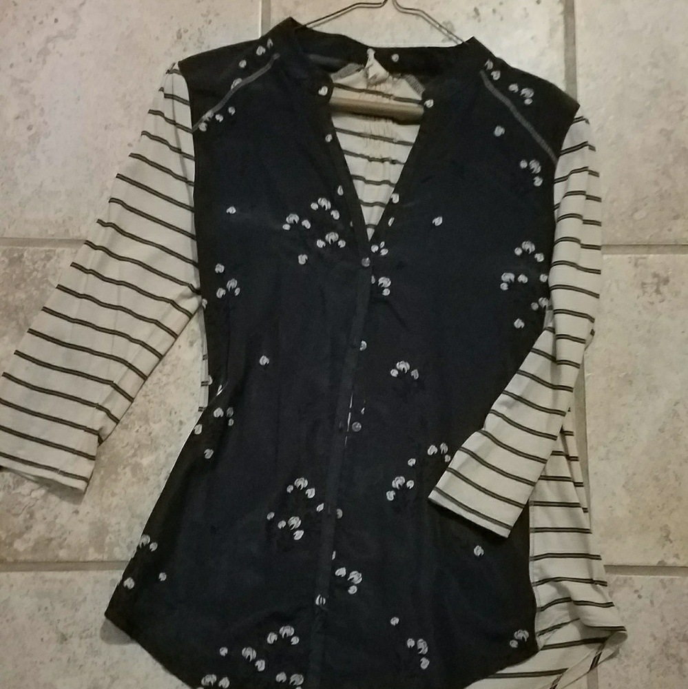 Brand: tiny size: small. Navy floral and striped